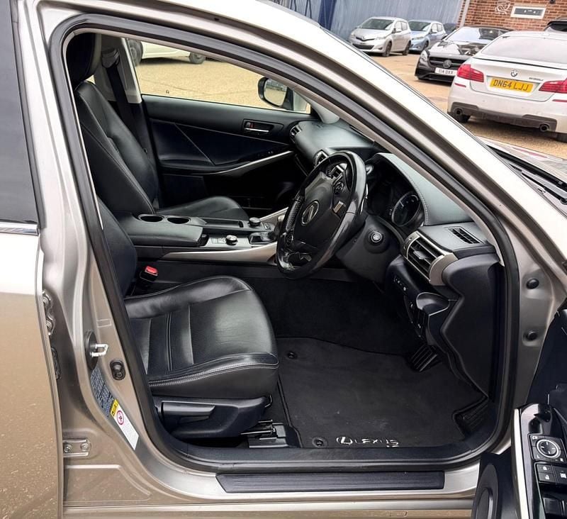 Used Lexus IS300h Executive Line 223 HP (164 kW) 2016 Silver Sedan