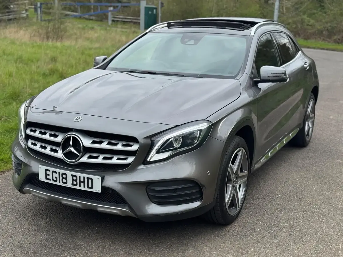 Usado Mercedes GLA250 AMG Line Premium Plus 211 HP (155 kW) 2018 Cinzento SUV