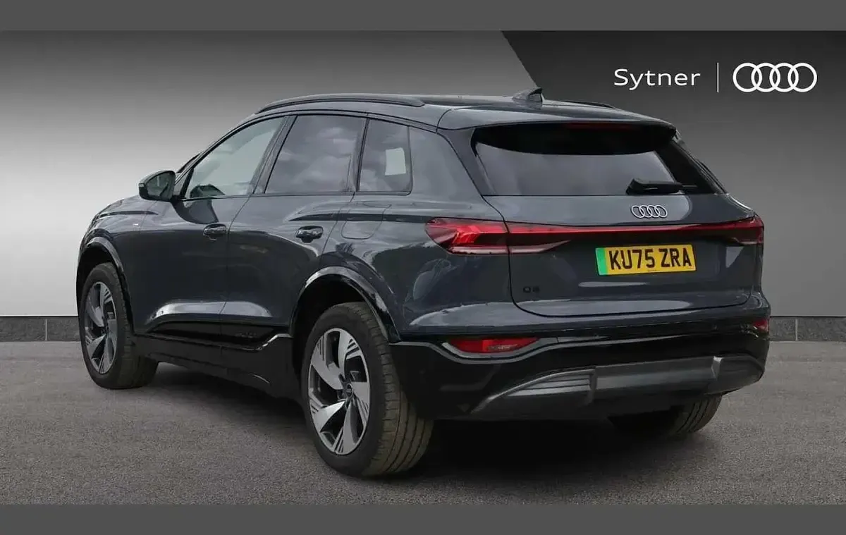 Begagnad Audi Q6 e-tron S-Line 225 kW (306 HK) 2025 Grå SUV