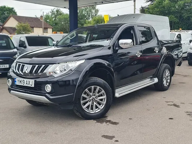 Used Mitsubishi L200 181 HP (133 kW) 2019 Black Pickup