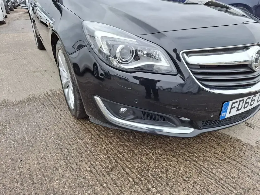 Used Vauxhall Insignia SRi 136 HP (100 kW) 2016 Black Hatchback