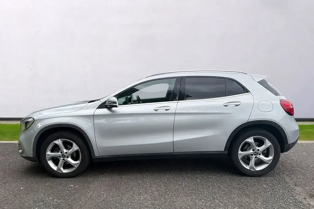 Used Mercedes GLA200 Premium Plus 136 HP (100 kW) 2019 Silver SUV