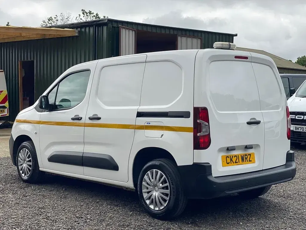 Used Citroën Berlingo 75 HP (55 kW) 2021 White MPV