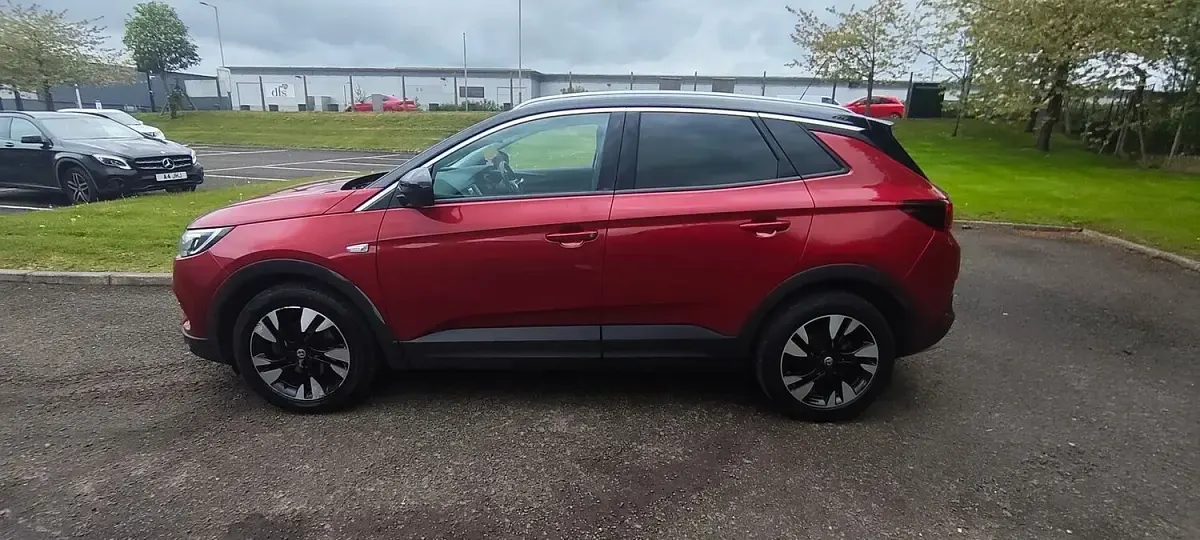 Gebraucht Vauxhall Grandland X Design Edition 130 PS (95 kW) 2019 Rot SUV