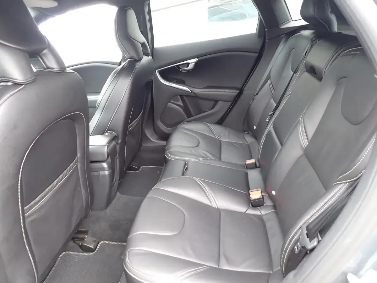 Used Volvo V40 R-Design Pro 190 HP (139 kW) 2017 Grey Hatchback