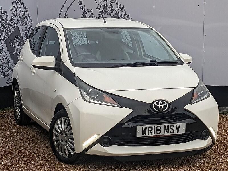 White Used 2018 Toyota Aygo X-play Hatchback | £7,295 (Fair price) - Image 1/4