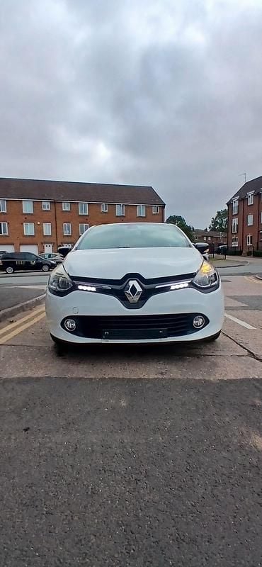 White Used 2015 Renault Clio IV Dynamique Hatchback | £2,650 (Super price) - Image 1/4