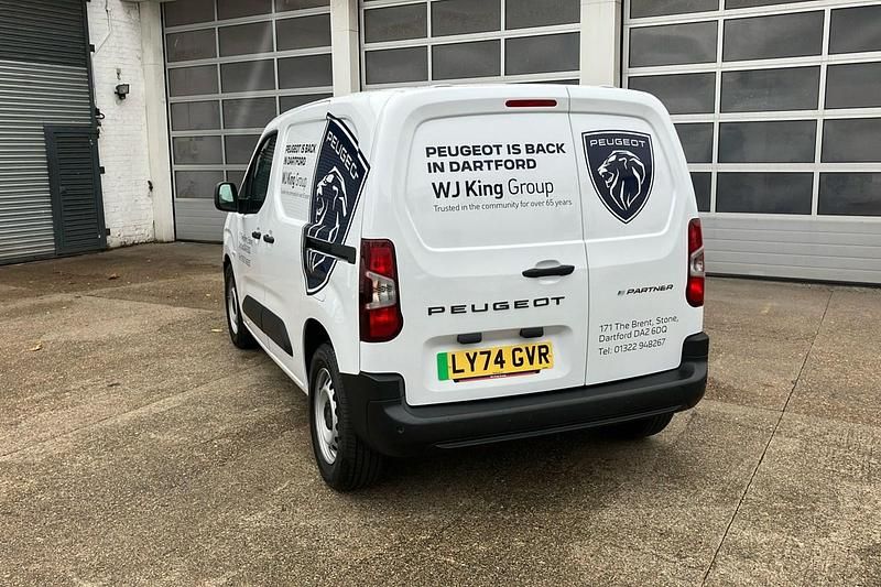 Used Peugeot E-Partner 98 kW (134 HP) 2024 Ice white MPV