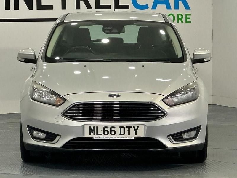 Used Ford Focus Titanium 125 HP (91 kW) 2016 Silver Hatchback