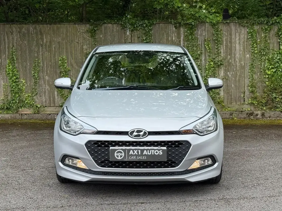 Used Hyundai i20 SE 100 HP (73 kW) 2017 Silver Hatchback