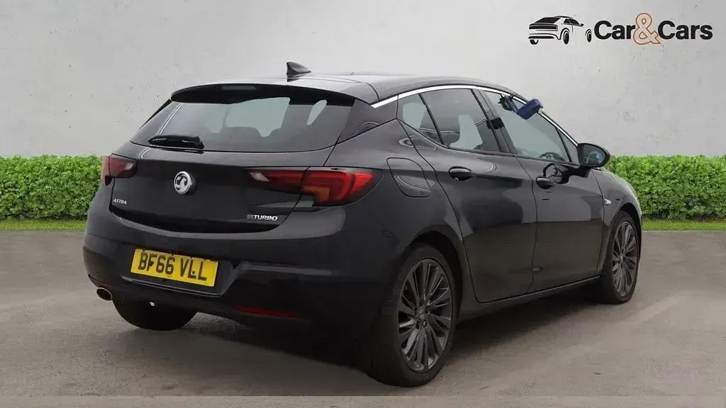 Used Vauxhall Astra Elite 160 HP (117 kW) 2017 Black Hatchback