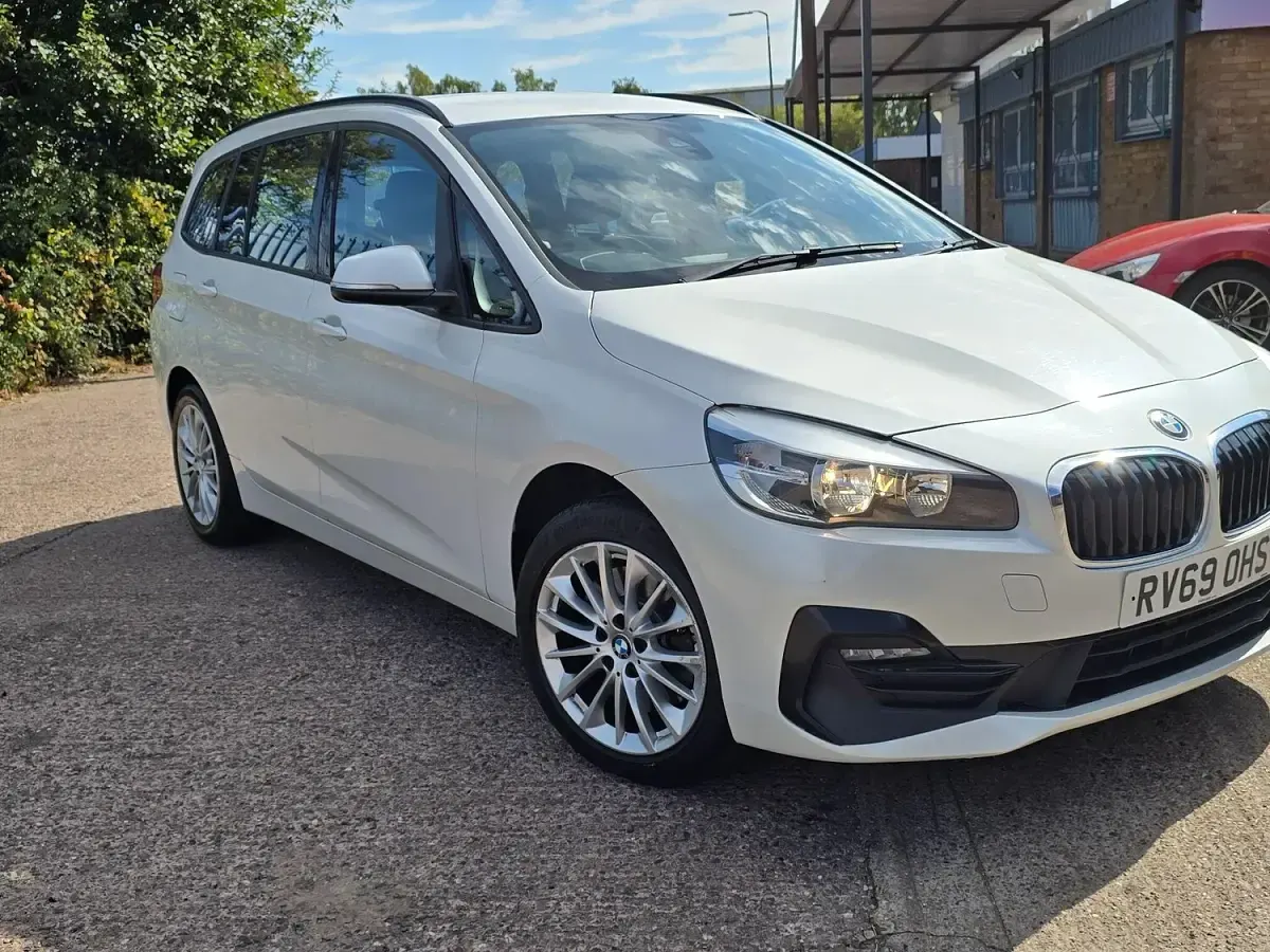 Used BMW 218 Sport Line 2019 White Estate