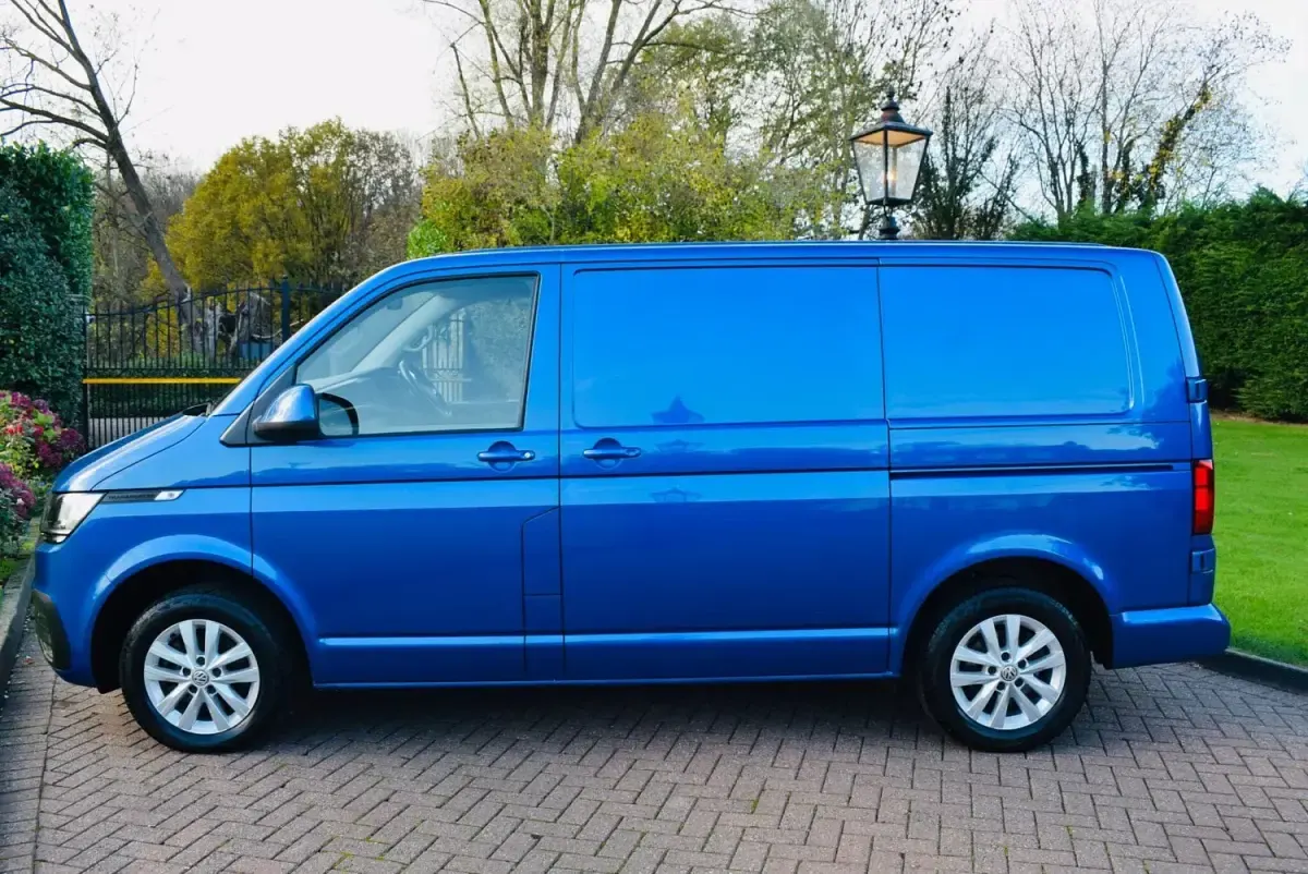 Begagnad VW Transporter Highline 2024 Blå Van