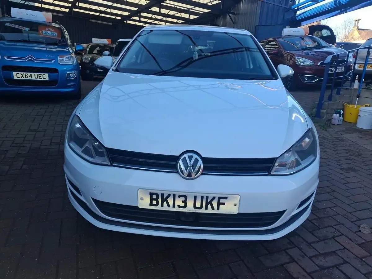 Used VW Golf VII SE 105 HP (77 kW) 2013 White Hatchback