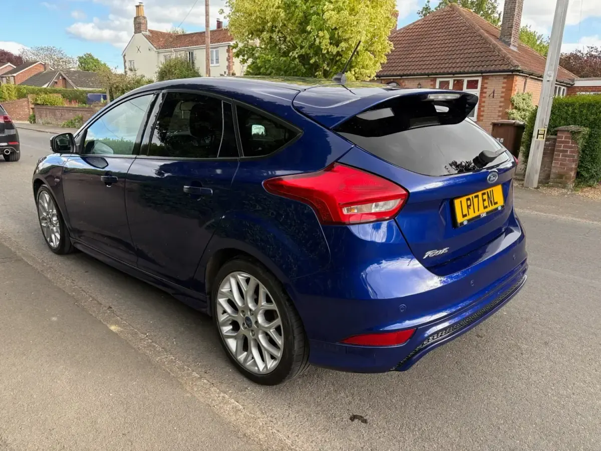 Begagnad Ford Focus ST-Line 120 HK (88 kW) 2017 Blå Halvkombi