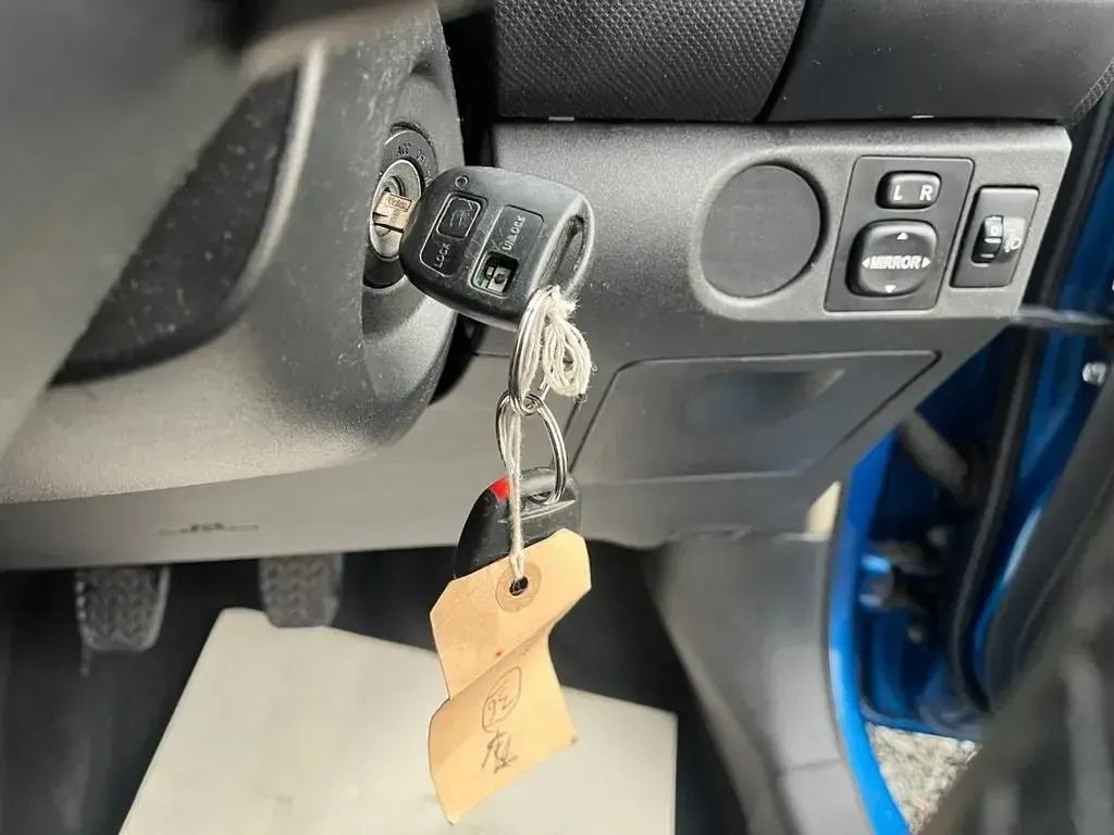 Begagnad Toyota Yaris 69 HK (50 kW) 2010 Blå Halvkombi
