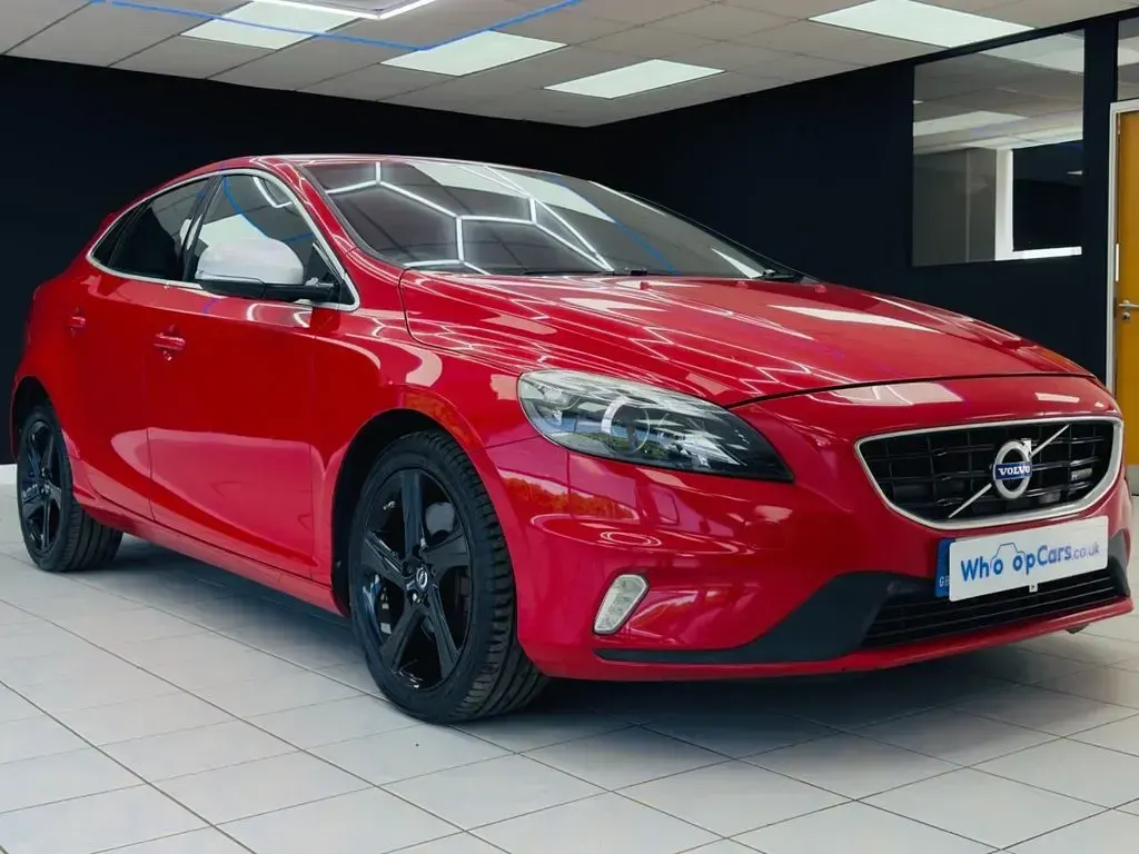 Used Volvo V40 R-Design 190 HP (139 kW) 2014 Red Hatchback