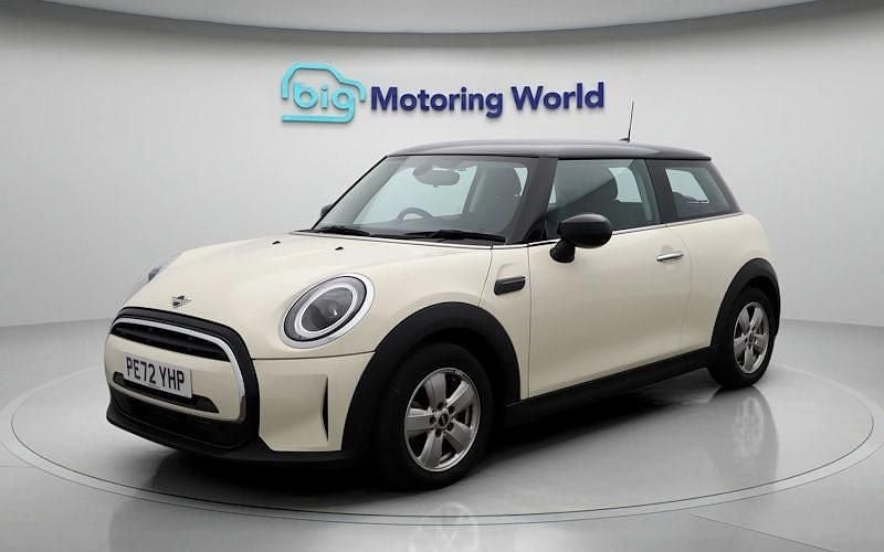 Begagnad Mini Cooper Classic 136 HK (100 kW) 2022 Vit Halvkombi
