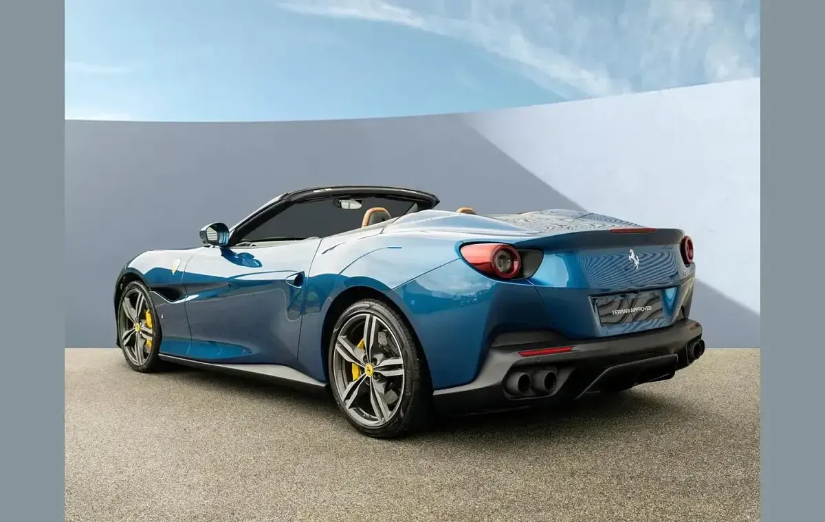 Used Ferrari Portofino 591 HP (434 kW) 2018 Blue Cabriolet