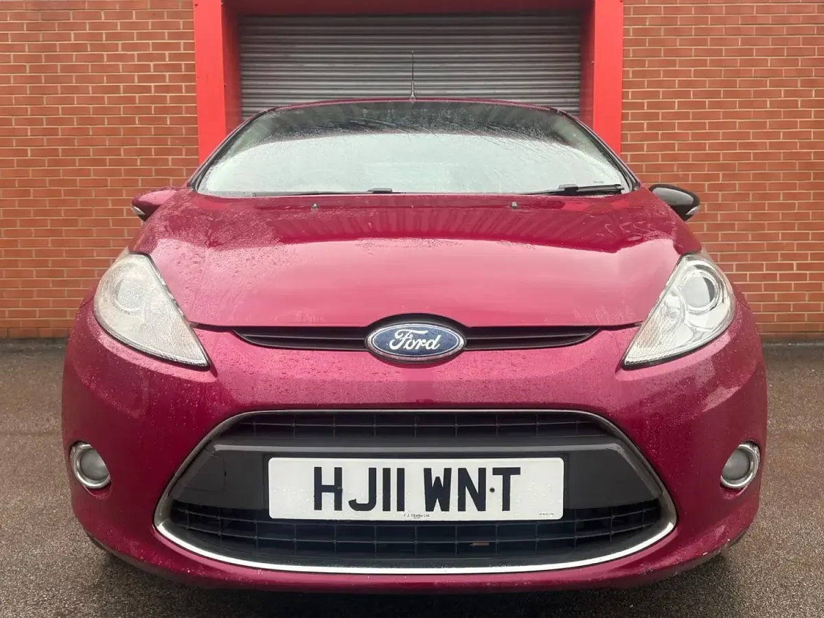 Used Ford Fiesta Zetec 96 HP (70 kW) 2011 Pink Hatchback