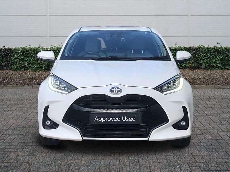 Used Toyota Yaris Hybrid 2023 White Hatchback