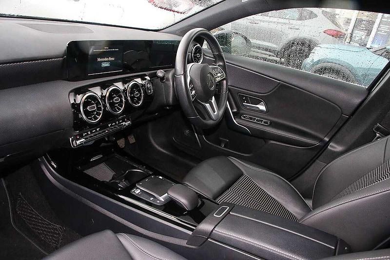 Begagnad Mercedes A200 150 HK (110 kW) 2020 Svart Halvkombi