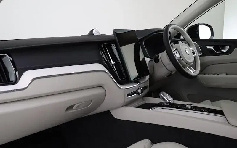 New Volvo XC60 Ultra 455 HP (334 kW) 2026 Black SUV