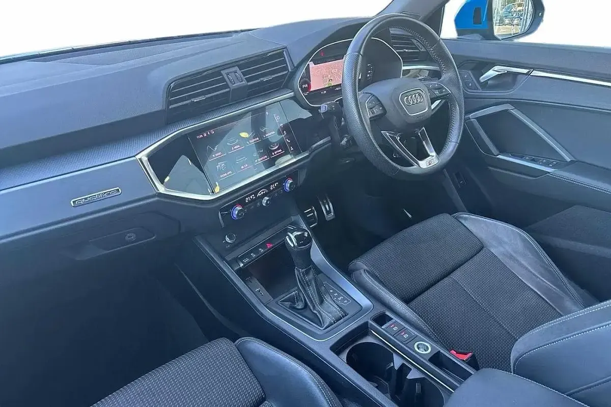 Używany Audi Q3 S-Line 2018 Niebieski SUV