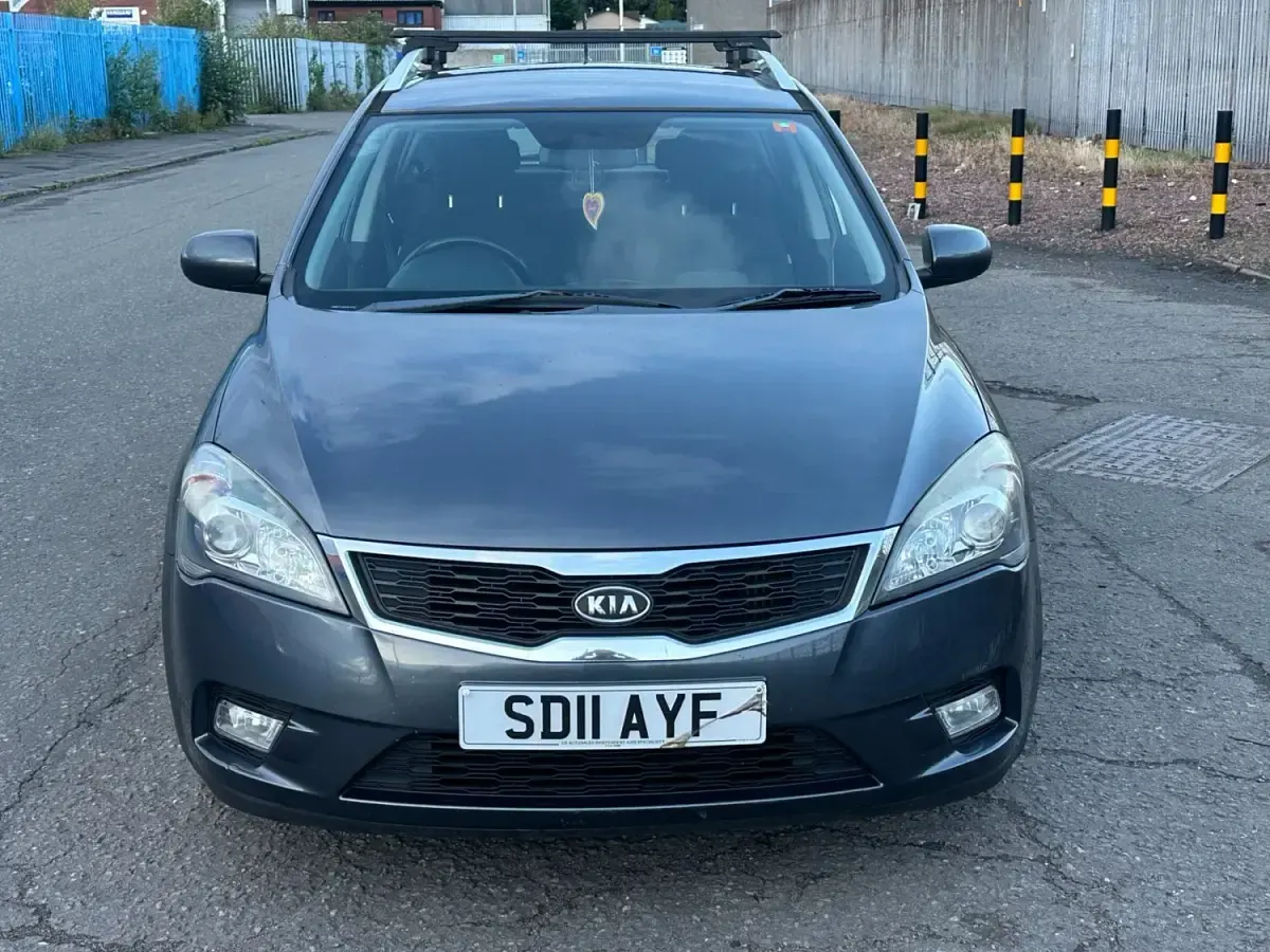 Begagnad Kia Ceed 2011 Grå Halvkombi