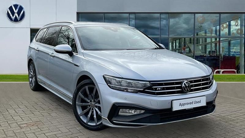 Used VW Passat R-line 150 HP (110 kW) 2023 Scale silver metallic Estate