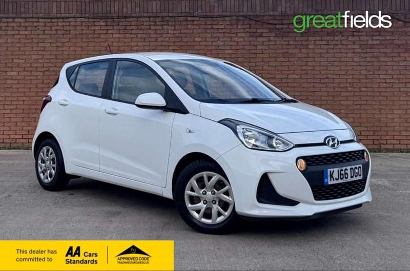 White Used 2017 Hyundai i10 SE Hatchback | £5,295 (Fair price) - Image 1/4
