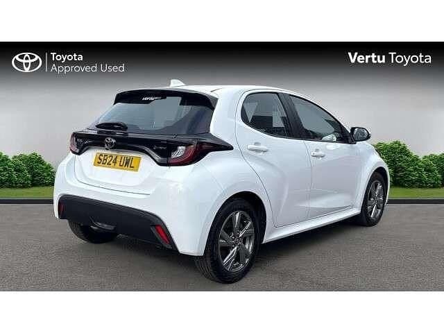 Used Toyota Yaris Hybrid 116 HP (85 kW) 2024 White Hatchback