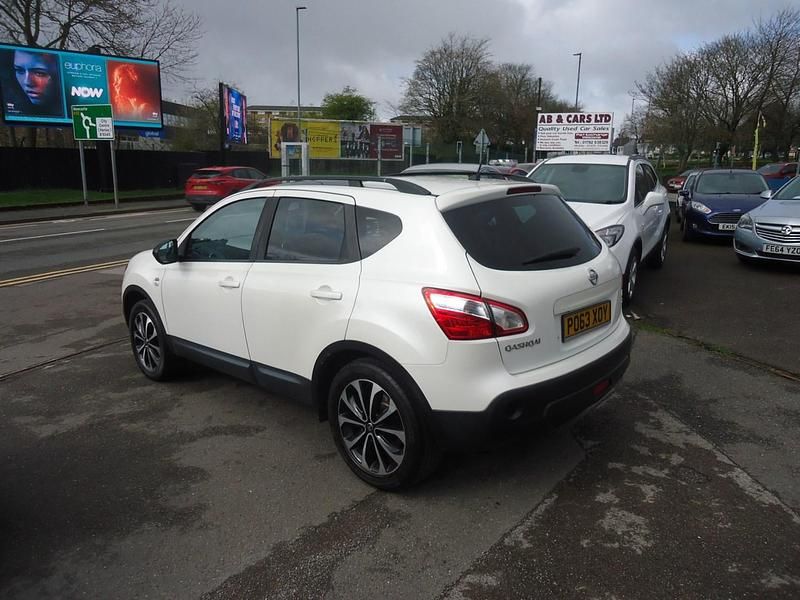 Used Nissan Qashqai 360º 110 HP (80 kW) 2013 White SUV