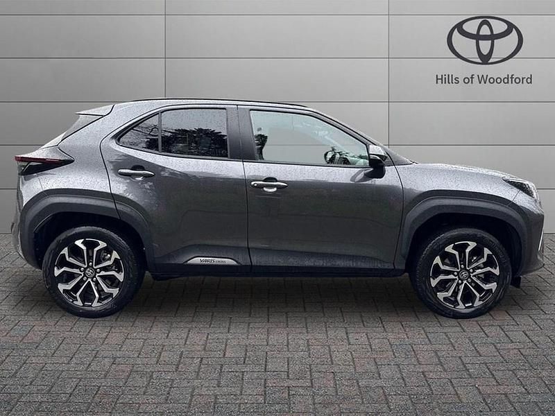 New Toyota Yaris Cross Design 2025 Grey SUV
