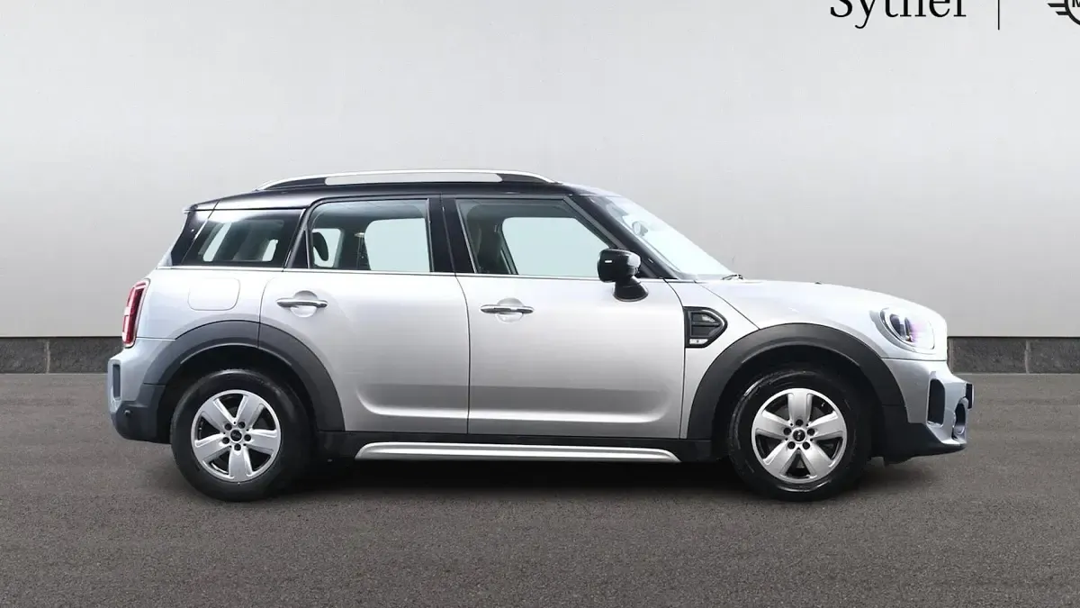 Używany Mini Cooper Countryman Classic 134 KM (98 kW) 2023 Srebrny SUV