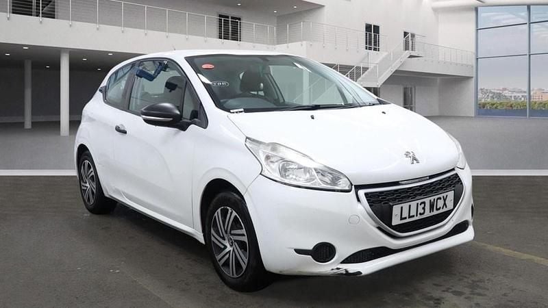 Used Peugeot 208 Access 68 HP (50 kW) 2013 White Hatchback