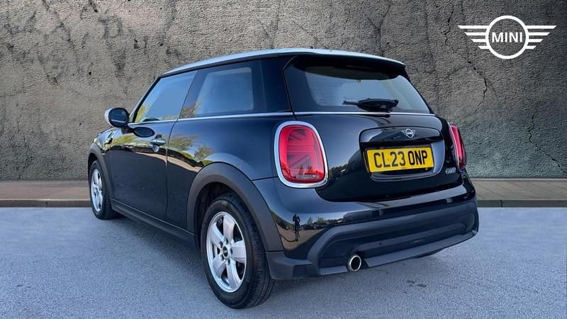 Usado Mini Cooper Classic 134 HP (98 kW) 2023 Preto Citadino