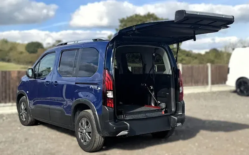 Used Peugeot Rifter Allure 102 HP (75 kW) 2022 Blue MPV
