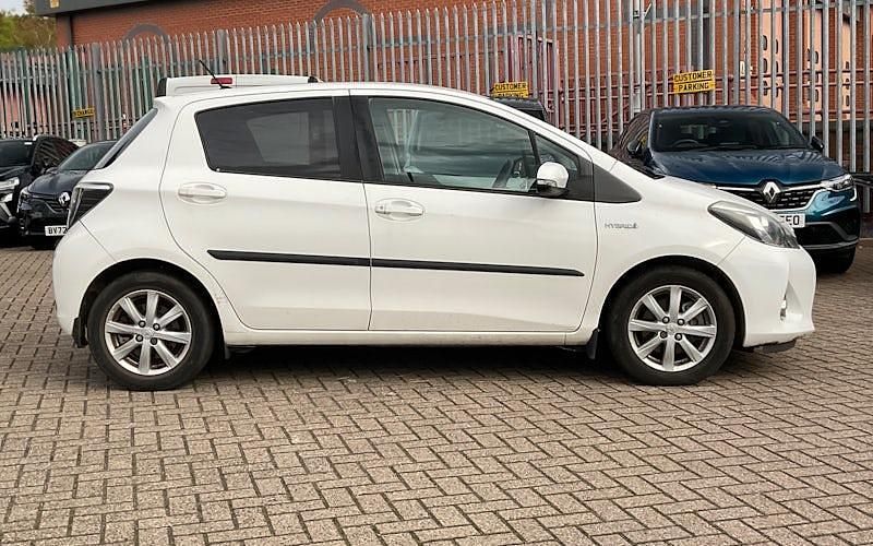 Used Toyota Yaris Hybrid T4 101 HP (74 kW) 2013 Hatchback