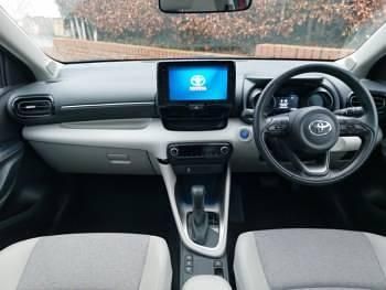 Used Toyota Yaris Hybrid 116 HP (85 kW) 2023 Red Hatchback