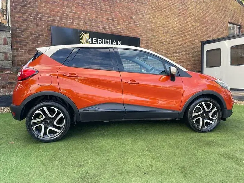 Used Renault Captur Dynamique 2016 Orange/cream SUV