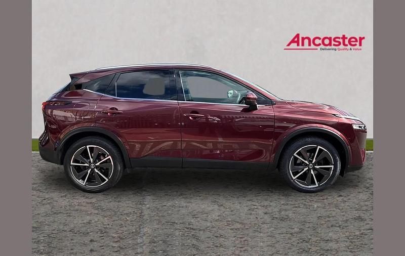 Used Nissan Qashqai Tekna 138 HP (101 kW) 2022 Red SUV