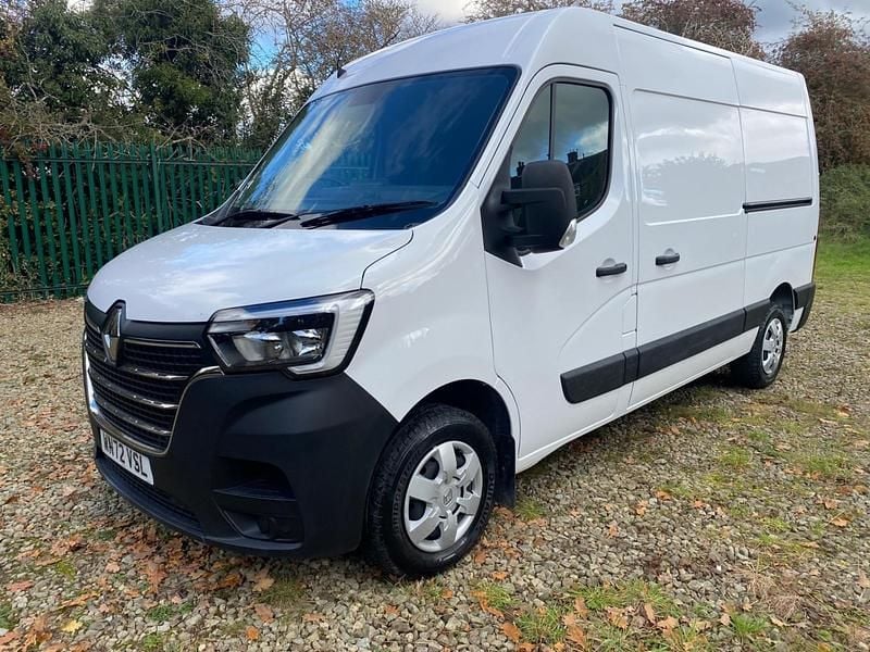 White Used 2022 Renault Master Business Van | £15,990 (Fair price) - Image 1/4