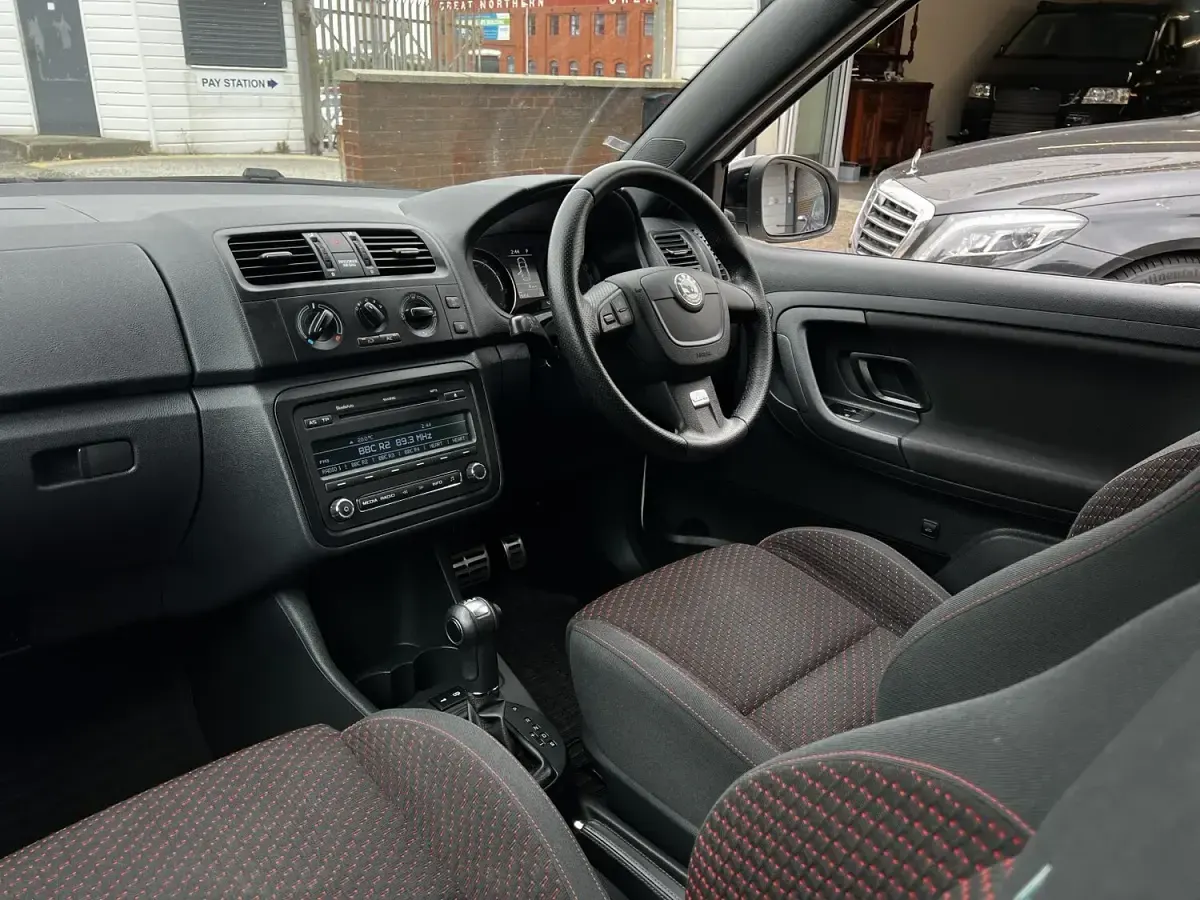 Used Skoda Fabia vRS 180 HP (132 kW) 2011 White Estate