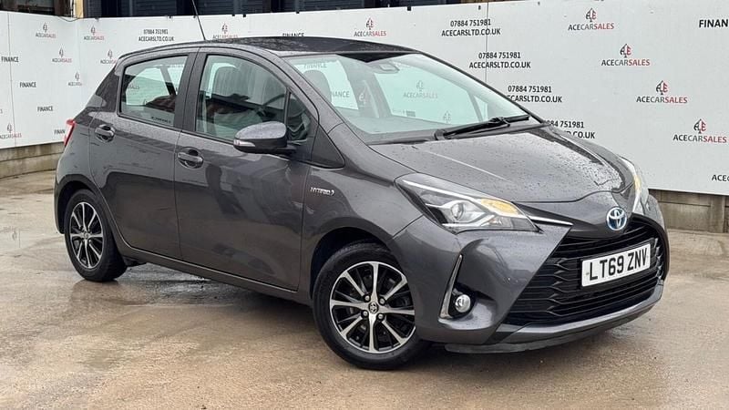 Grey Used 2019 Toyota Yaris Hybrid Hatchback | £11,795 (Good price) - Image 1/4