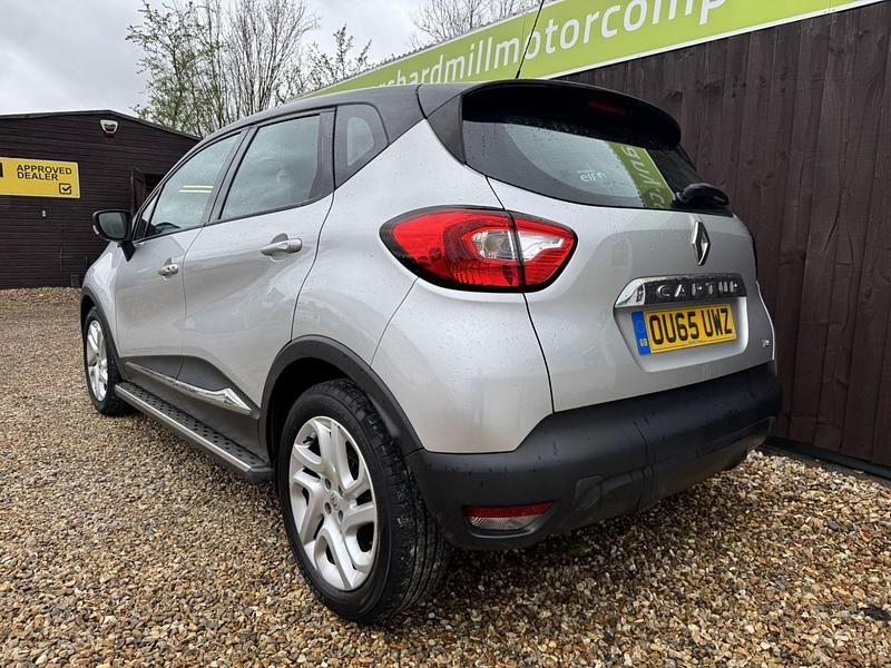 Used Renault Captur Dynamique 90 HP (66 kW) 2015 Silver SUV