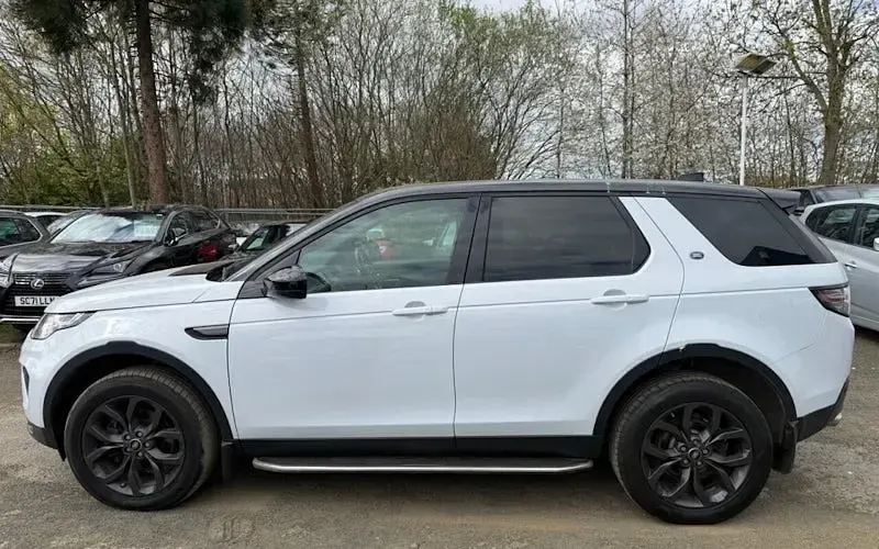 Used Land Rover Discovery 5 Landmark 179 HP (131 kW) 2019 SUV