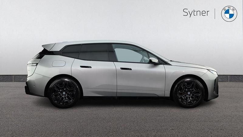 Usado BMW iX M Sport 295 kW (402 CV) 2025 Plateado SUV