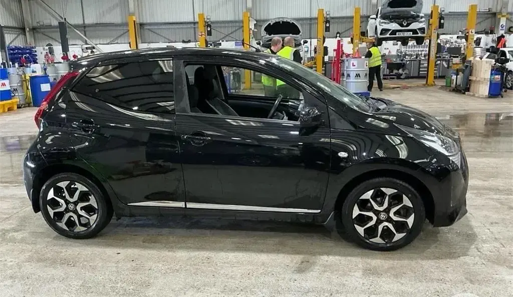 Used Toyota Aygo X-plore 72 HP (52 kW) 2019 Black Hatchback