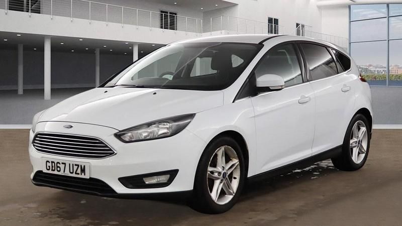 Usado Ford Focus Zetec 125 HP (91 kW) 2018 Branco Citadino